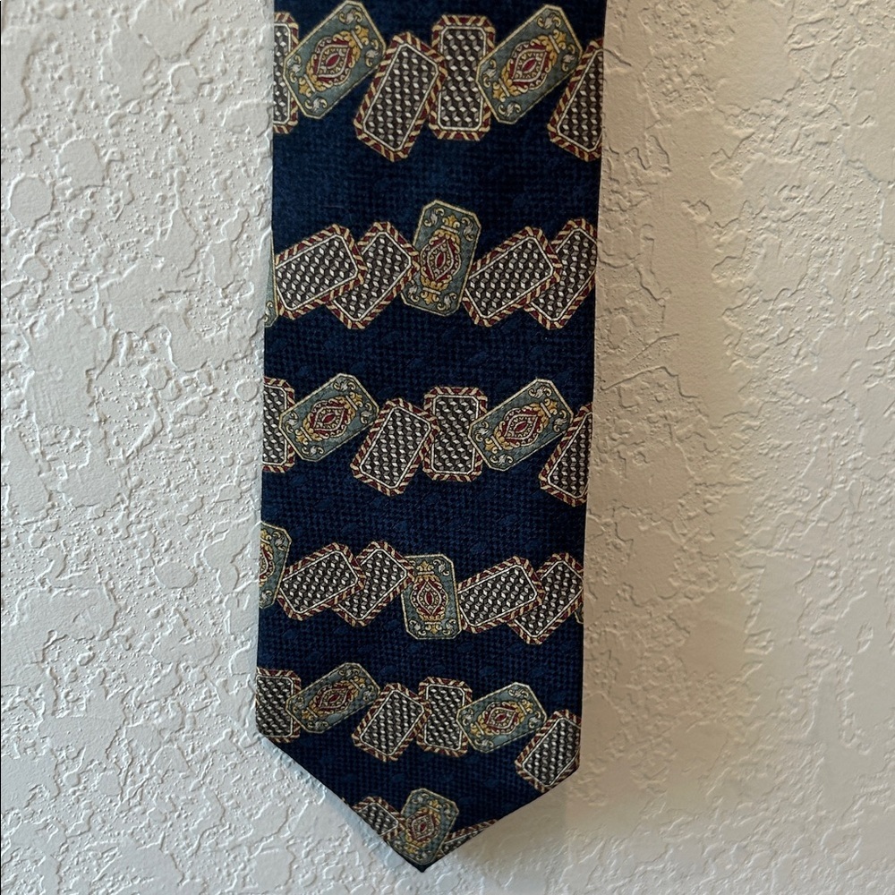 Vintage The Metropolitan Museum of Art 100% Imported Silk Tie